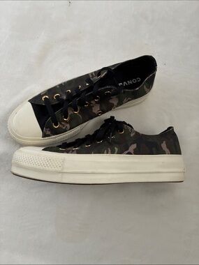 Converse Women's Camouflage Platform Low Tops - Black/Green